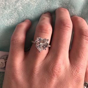 ✨NWT✨ LADY GAGA Inspired Swarovski Heart Ring